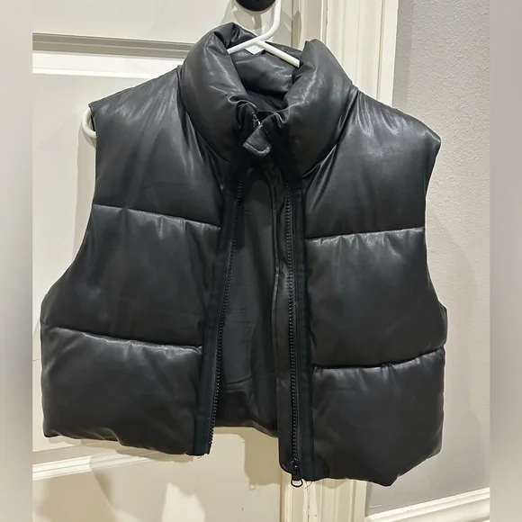 Zara Women's Black Puffer Vest - Picture 3 of 5